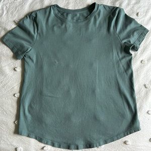 Lululemon tee size 2
